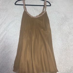 Beautiful brown 2 layer dress! Medium size but loose fit!